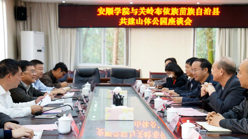 正文10月16日下午,关岭布依族苗族自治县委副书记,县人民政府县长黄波